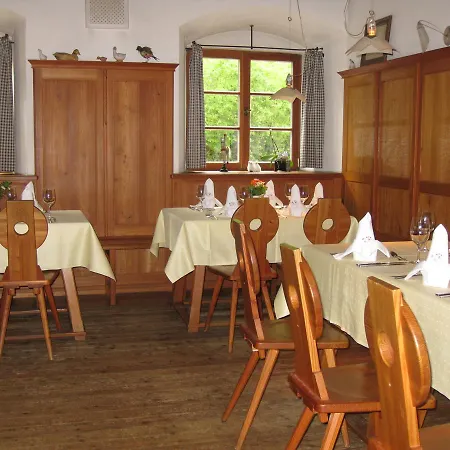 Konukevi Gasthof Schlosswirt